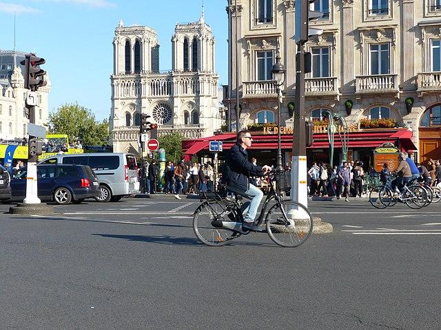 Paris 5e - Immobilier - CENTURY 21 Quartier Latin - Place_Saint-Michel_Notre-Dame