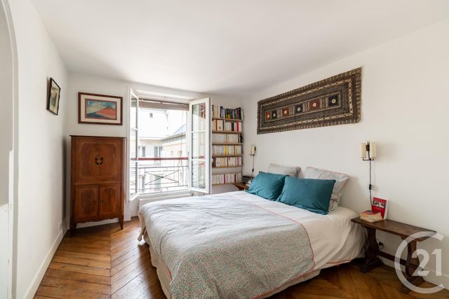 Afficher la photo en grand appartement à vendre - 5 pièces - 80.34 m2 - PARIS - 75010 - ILE-DE-FRANCE - Century 21 Quartier Latin